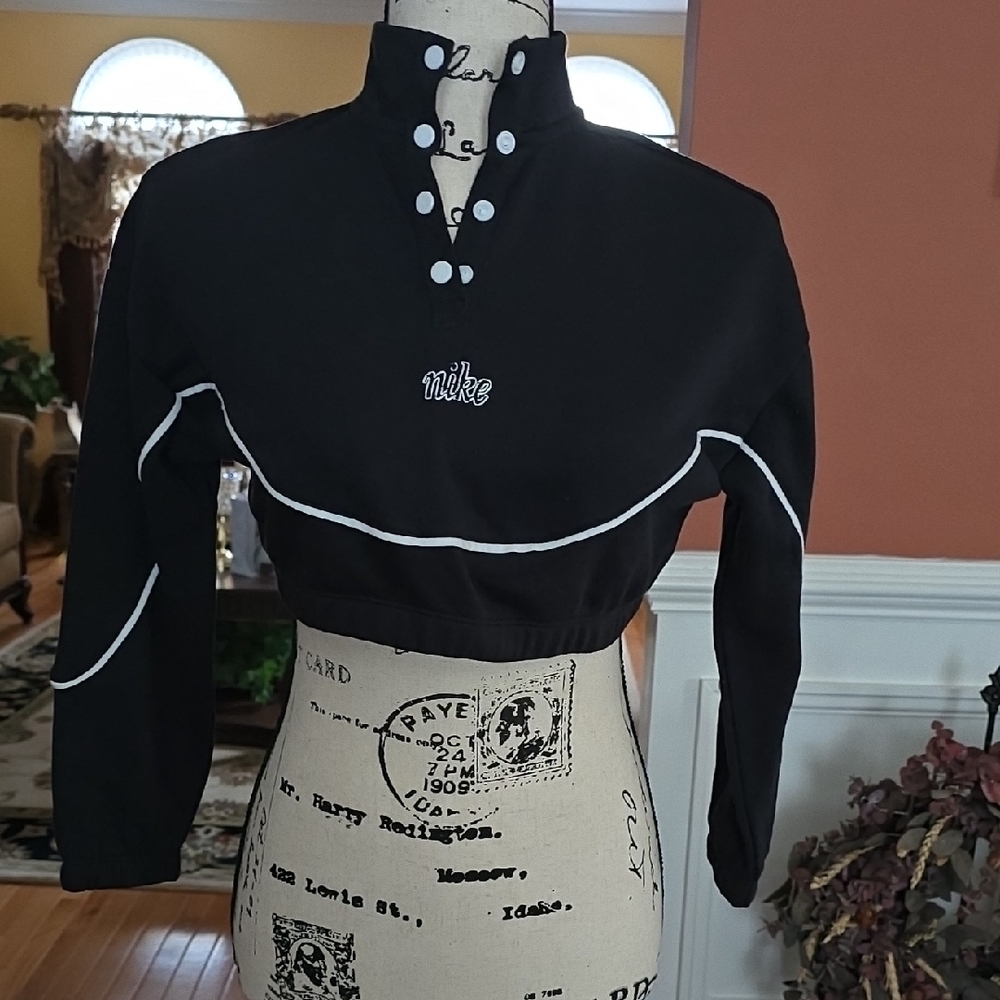 Nike Black Cropped Pullover with White Piping